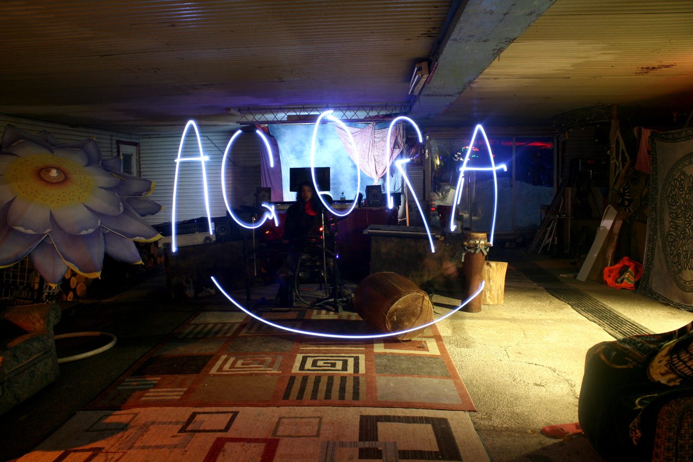 « AGORA » écrit à la lumière, février 2013, dans le bunker.