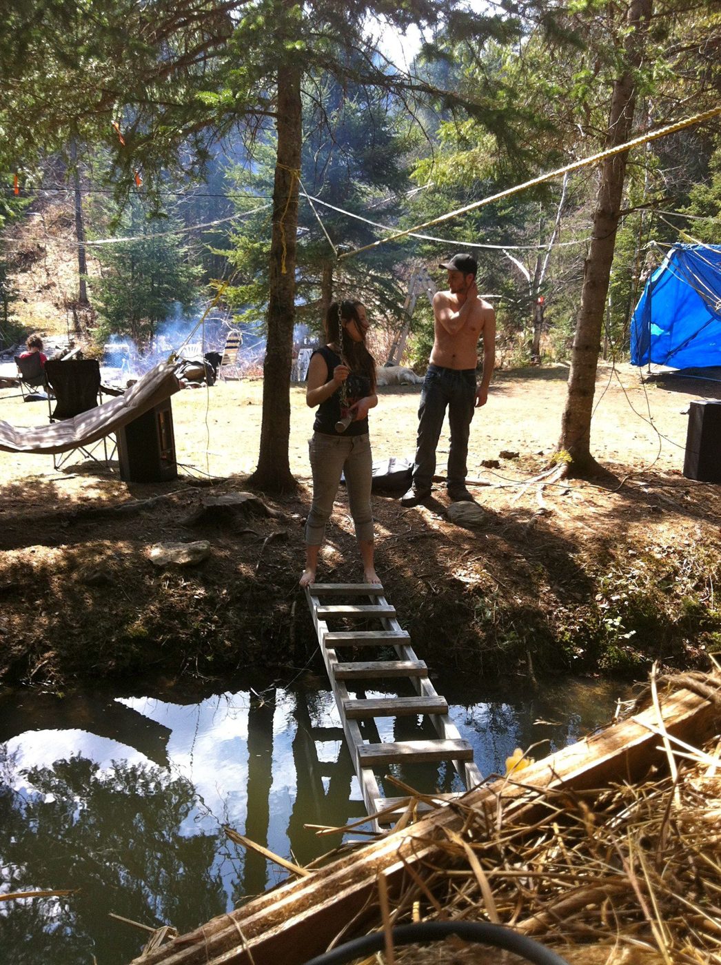 Printemps 2012 : la plateforme au bord de l'eau, après la fonte.