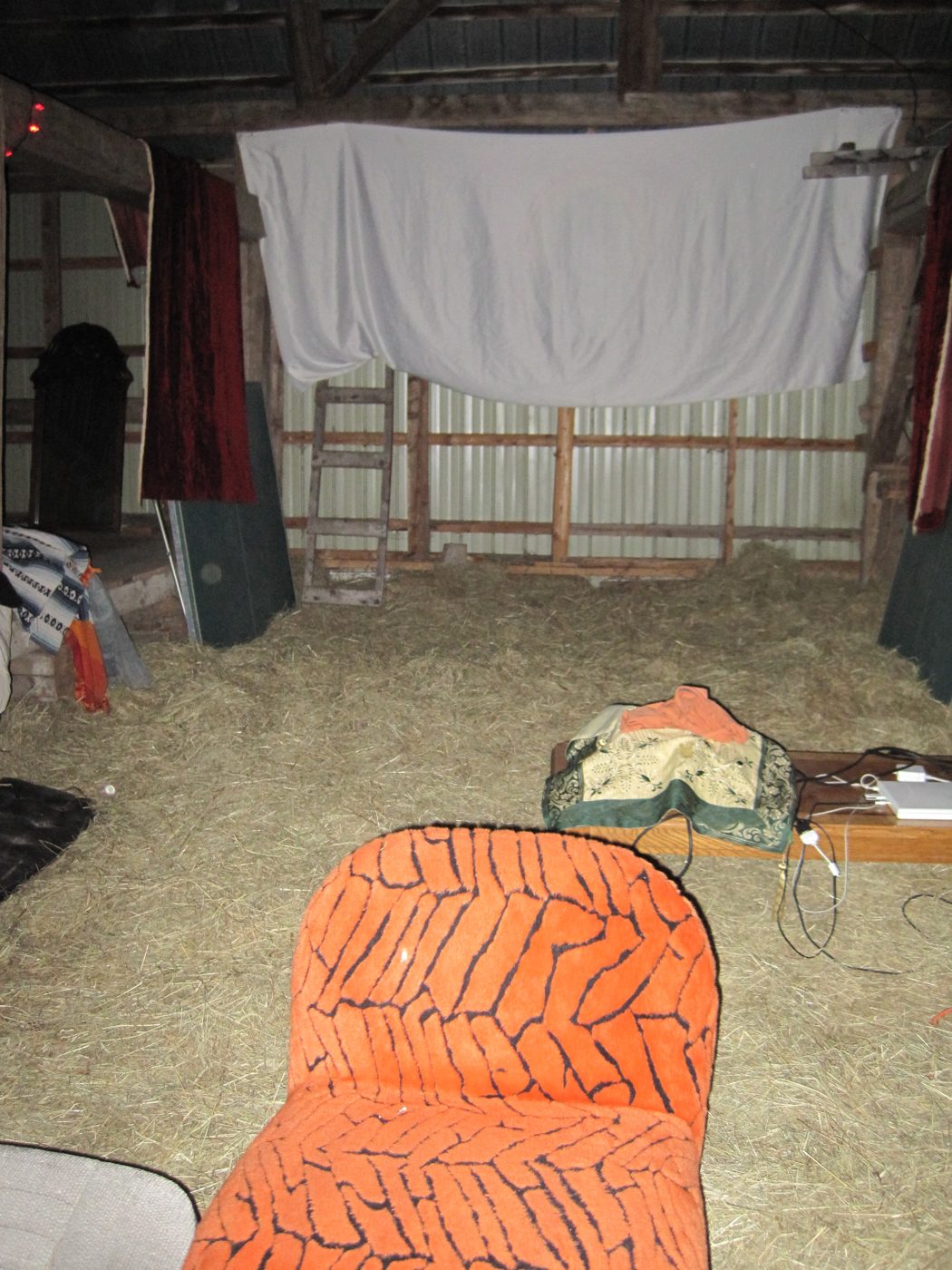 4 juillet 2010 : les loges, avec leurs sacs de couchage orange.