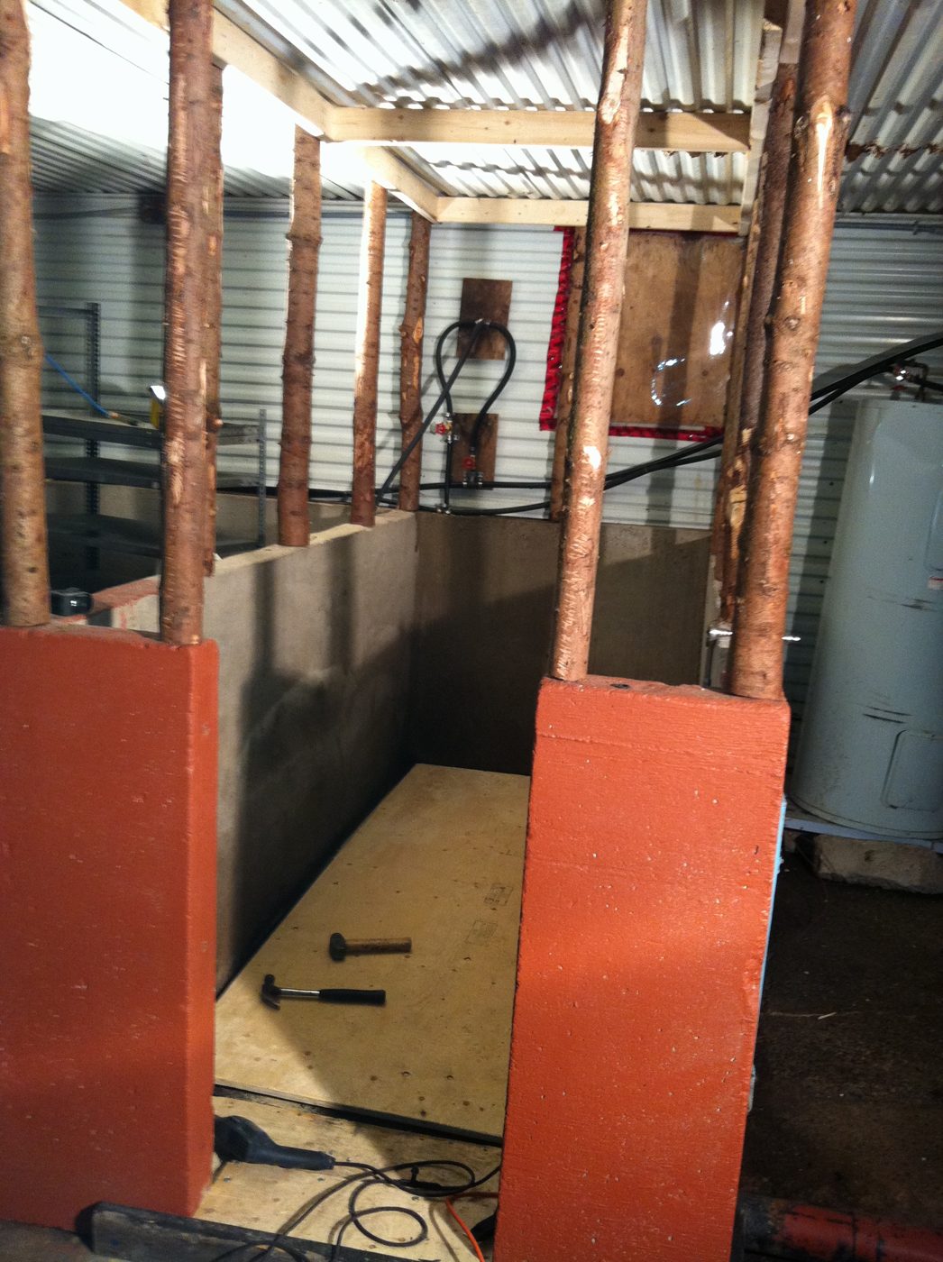 19 mai 2011 : les loges du bunker, terminées.
