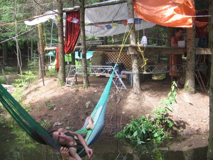 Les hamacs de la forêt, entre deux fêtes.