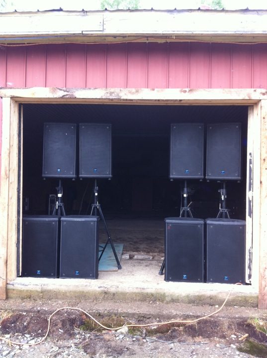 1er juin 2011 : les colonnes de son dans la porte du bunker.