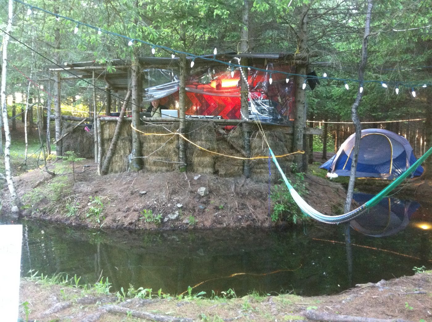 Le Cherry Island, vu de la rive.