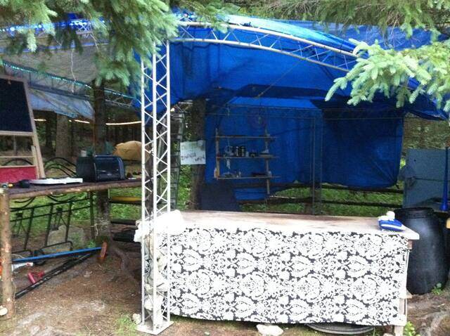 Été 2012 : la cuisine d'été et les cabanes, 19 juin 2012