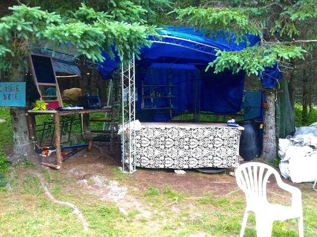 Été 2012 : la cuisine d'été et les cabanes, 19 juin 2012